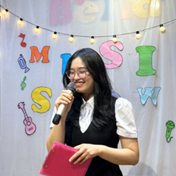 Ms Alex from Sun Smile English